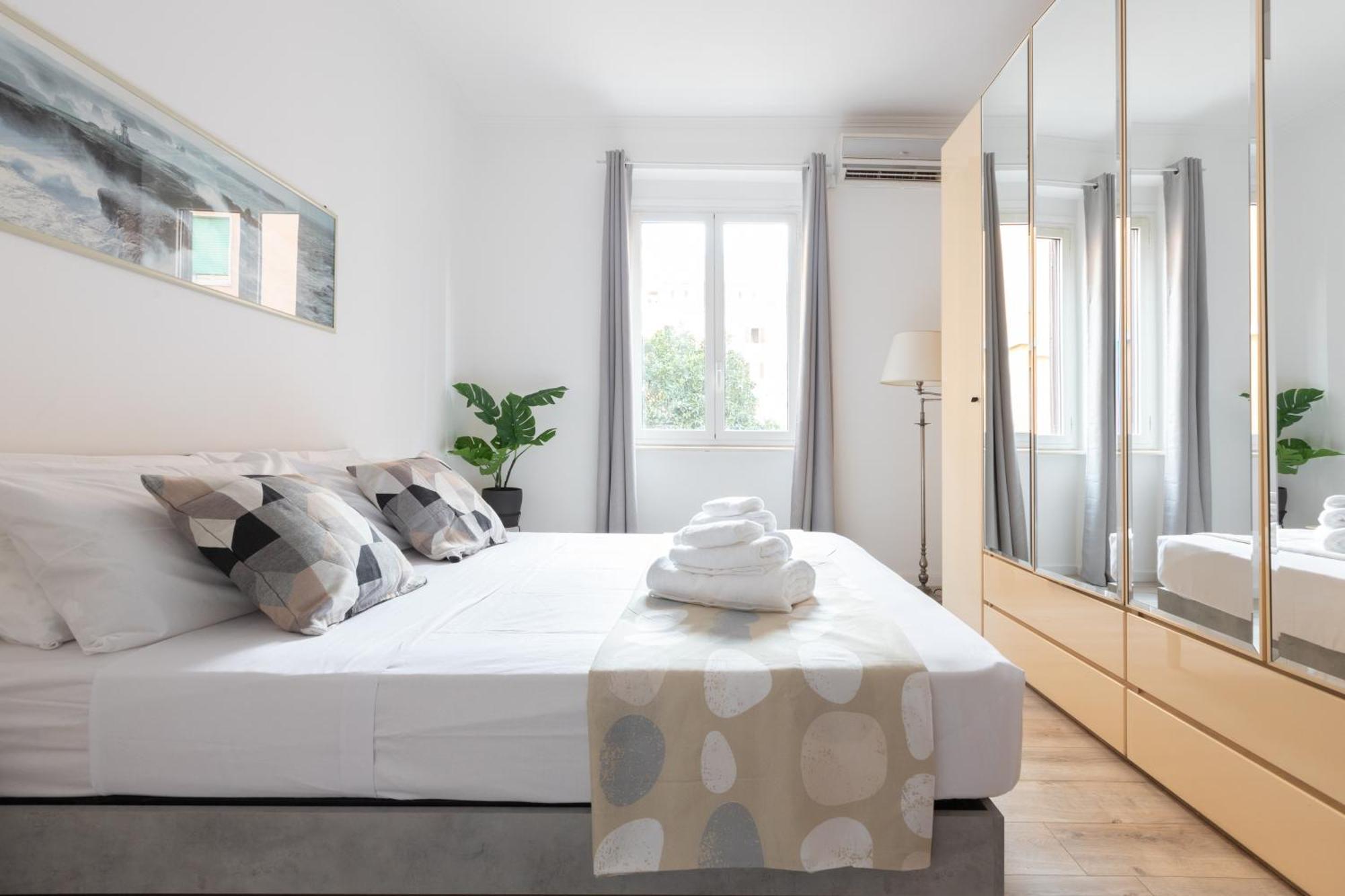 Appartamento 8 Min To Center - 400mt To Metroa, 4-6 Pax, 2 Bathrooms *