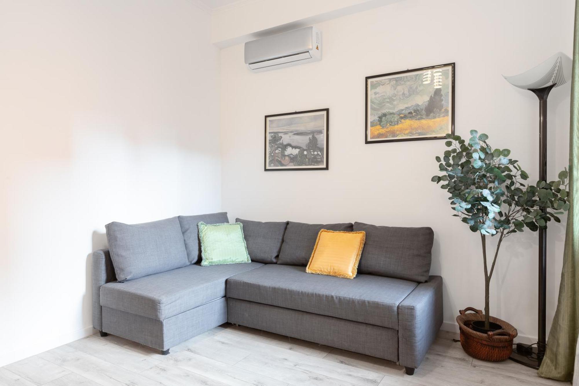 8 Min To Center - 400mt To Metroa, 4-6 Pax, 2 Bathrooms * Roma